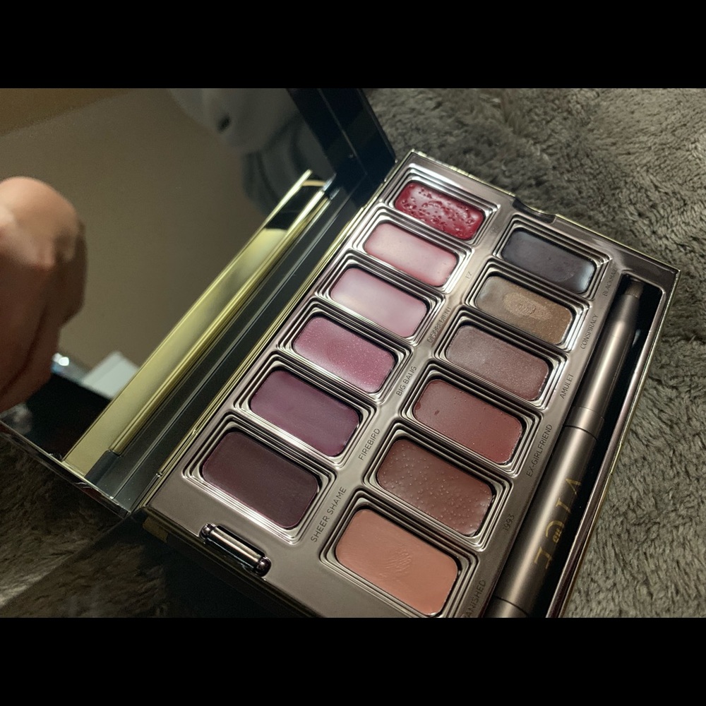 Lipstick pallet